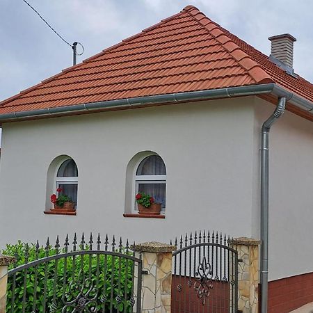 Manipura Villa Szemenyecsörnye Exterior photo
