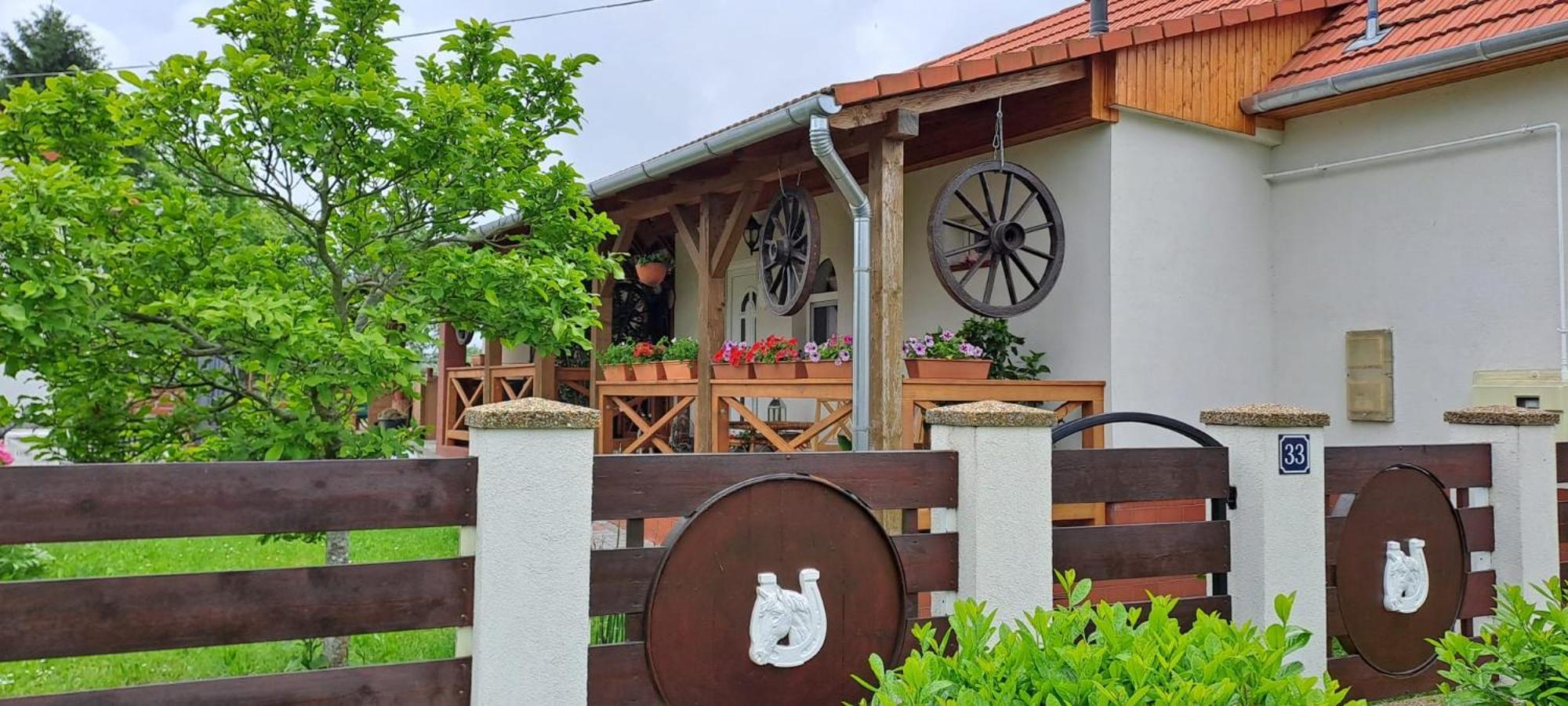 Manipura Villa Szemenyecsörnye Exterior photo